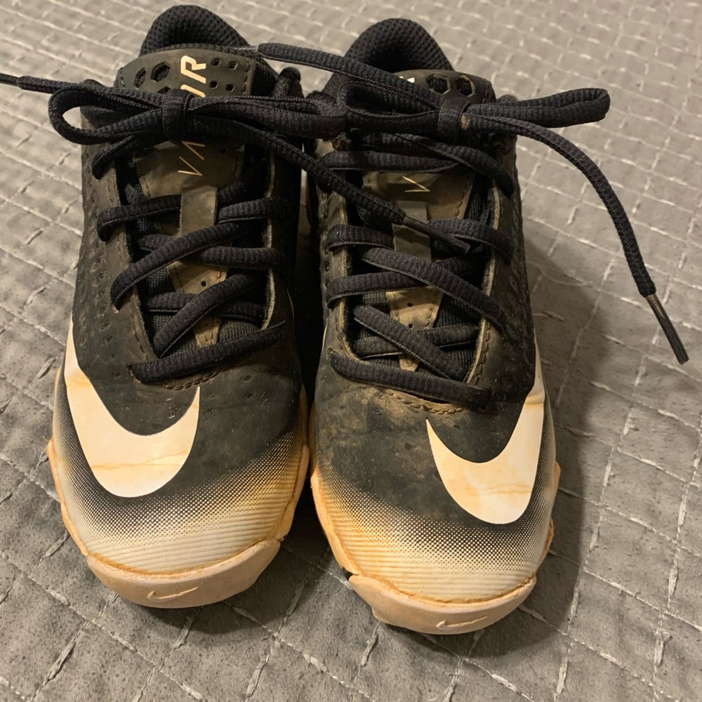 Boys Nike size 13 baseball cleats